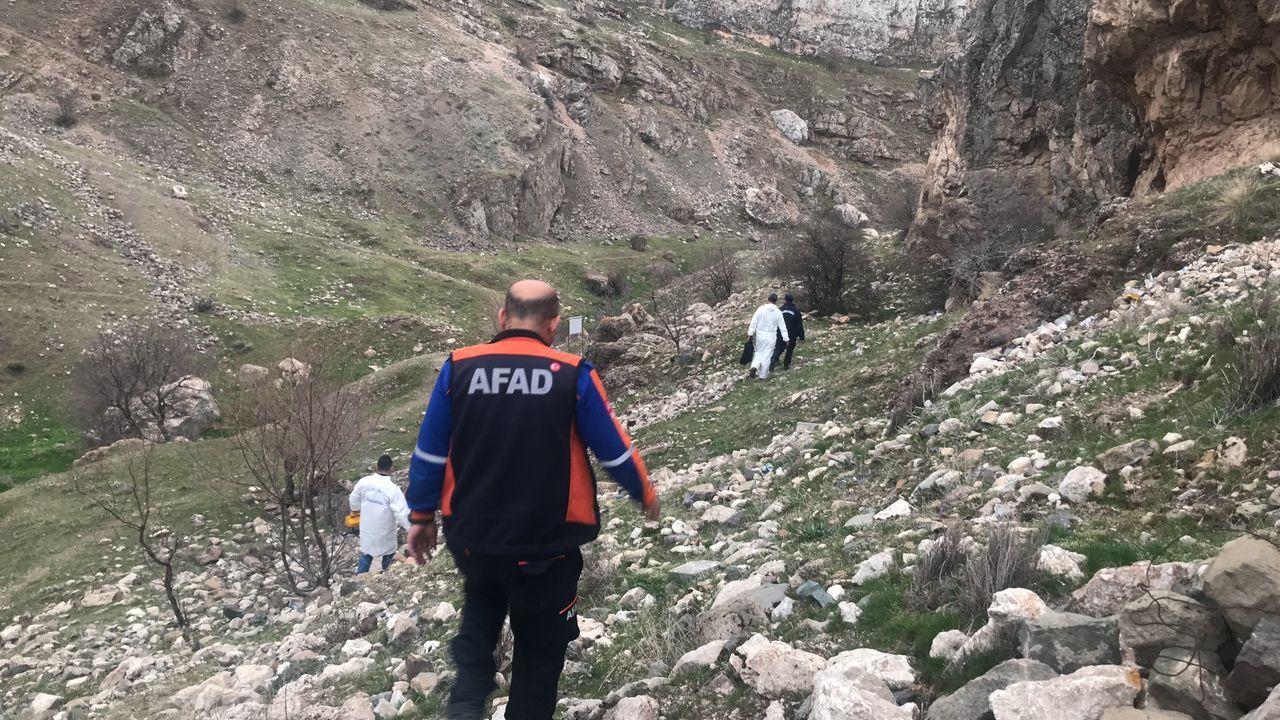 16 yaşındaki liseli kız Harput Kalesi'nden aşağı çakıldı 3
