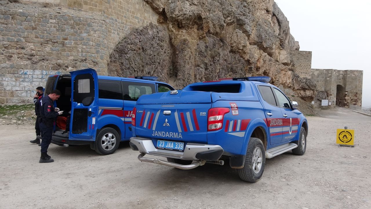 16 yaşındaki liseli kız Harput Kalesi'nden aşağı çakıldı 4