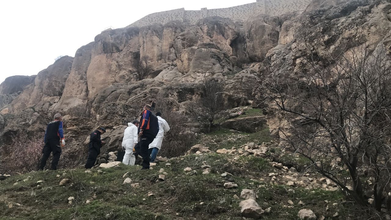 16 yaşındaki liseli kız Harput Kalesi'nden aşağı çakıldı 5