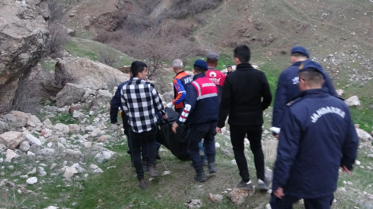 16 yaşındaki liseli kız Harput Kalesi'nden aşağı çakıldı 6