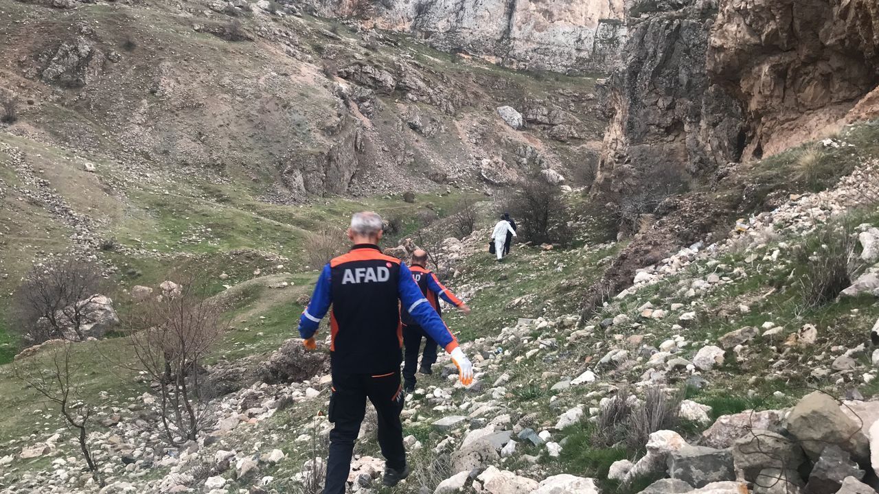 16 yaşındaki liseli kız Harput Kalesi'nden aşağı çakıldı 7