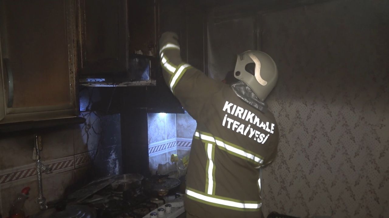 Gece yarısı çıkan yangına uykuda yakalandılar! 4