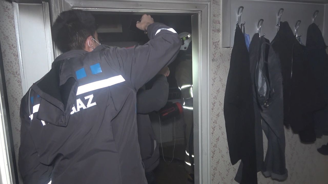 Gece yarısı çıkan yangına uykuda yakalandılar! 6