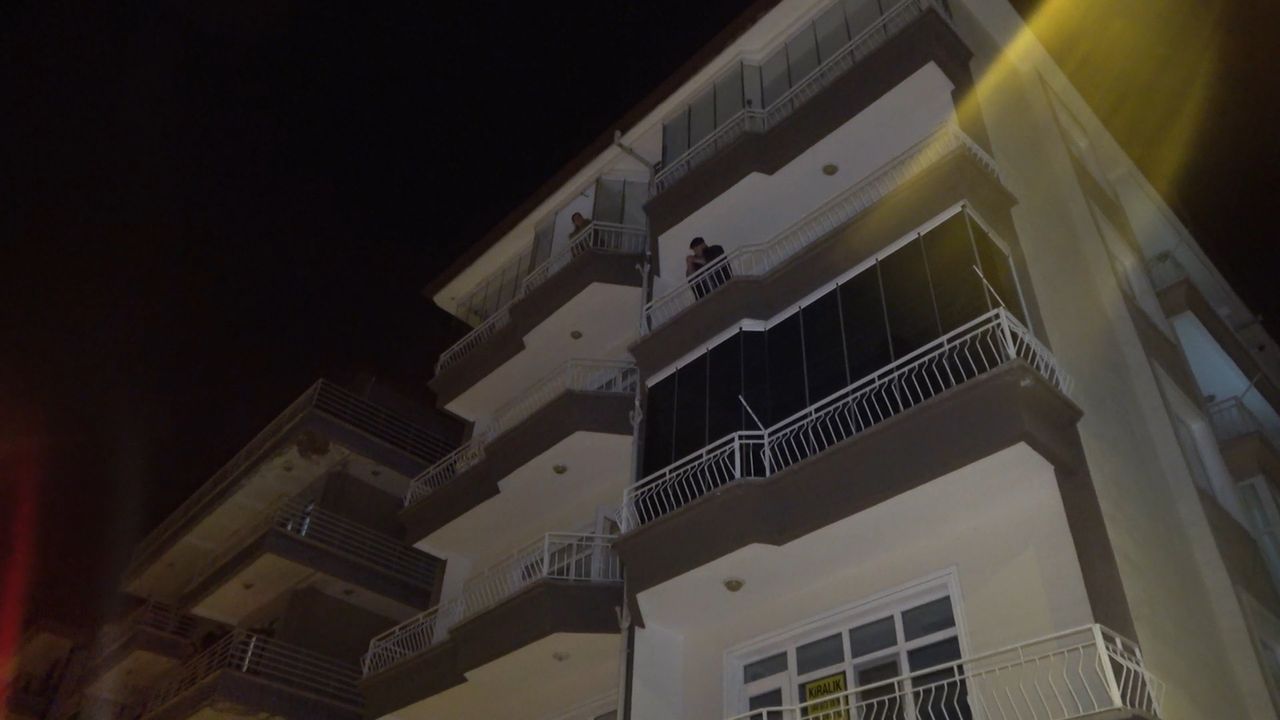 Gece yarısı çıkan yangına uykuda yakalandılar! 9