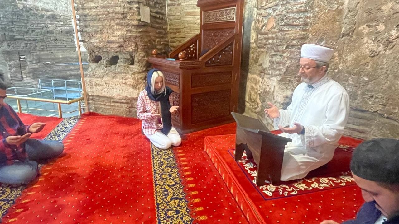 Ezan sesinden etkilenen Ukraynalı Daria Müslüman oldu: İçimde bir şeylerin titrediğini hissettim! 2