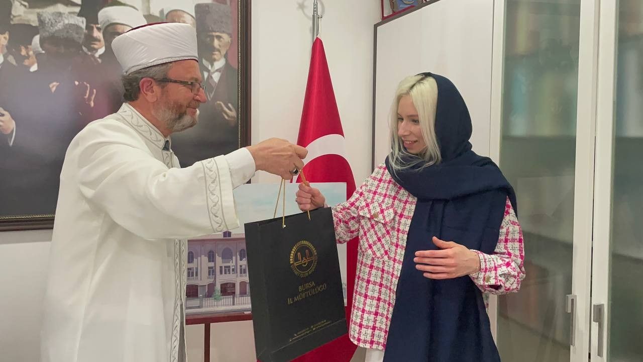 Ezan sesinden etkilenen Ukraynalı Daria Müslüman oldu: İçimde bir şeylerin titrediğini hissettim! 4