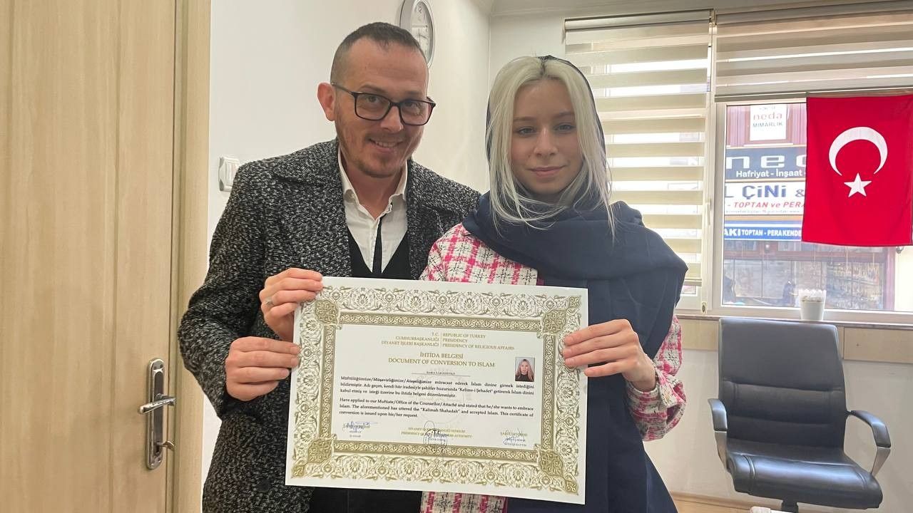 Ezan sesinden etkilenen Ukraynalı Daria Müslüman oldu: İçimde bir şeylerin titrediğini hissettim! 5