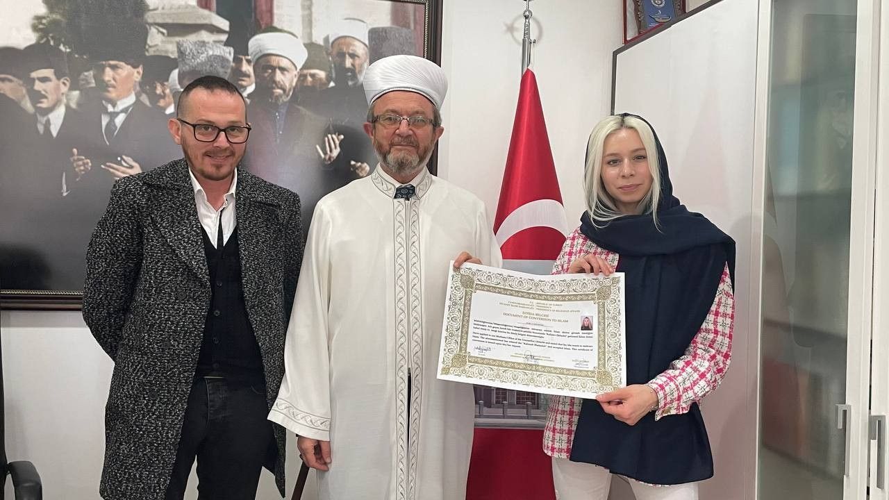 Ezan sesinden etkilenen Ukraynalı Daria Müslüman oldu: İçimde bir şeylerin titrediğini hissettim! 8