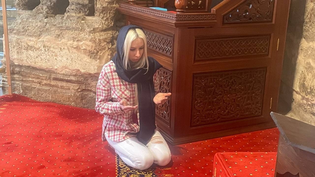 Ezan sesinden etkilenen Ukraynalı Daria Müslüman oldu: İçimde bir şeylerin titrediğini hissettim! 9