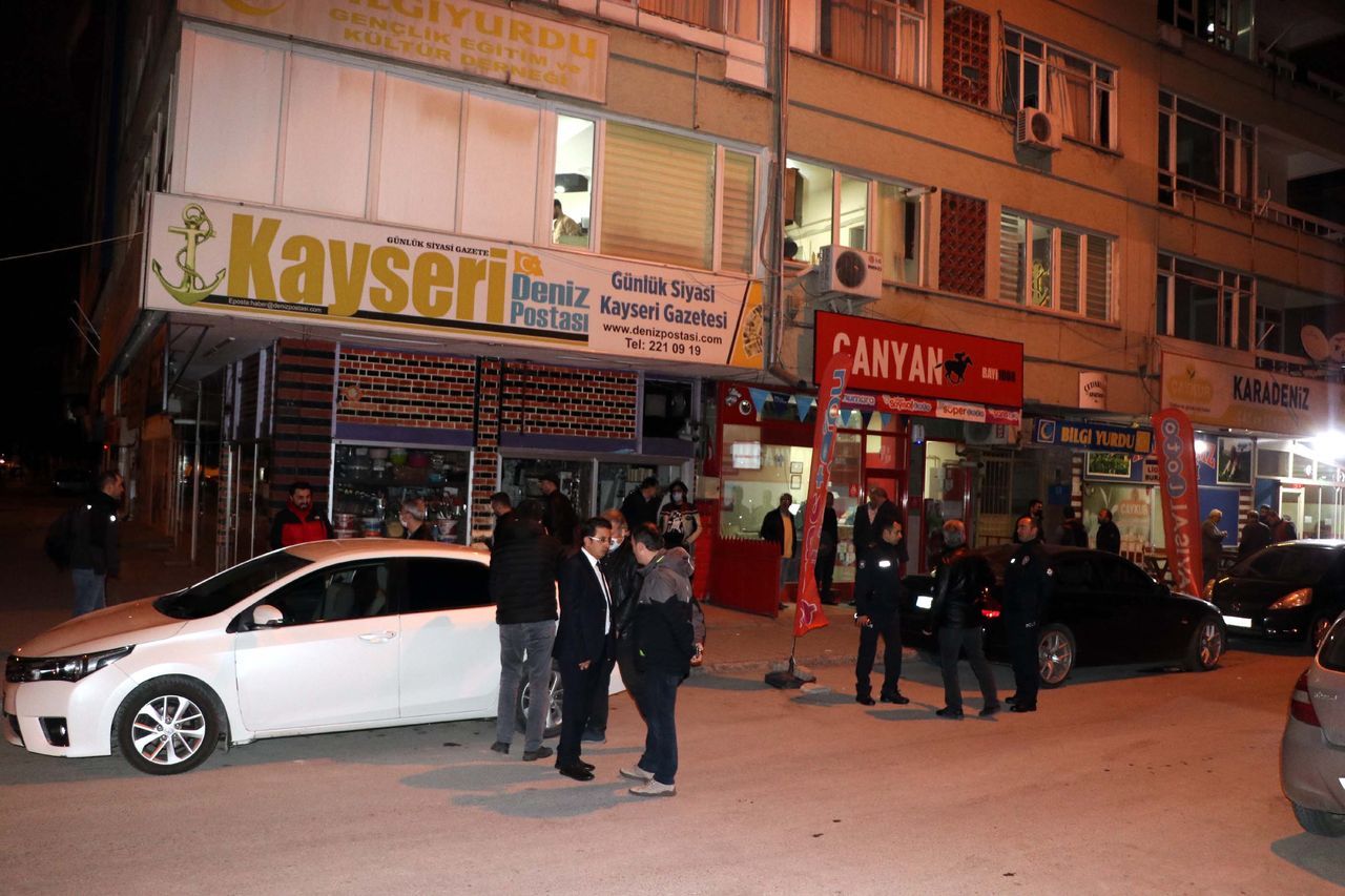 MHP'den istifa eden iş insanı Sedat Kılınç stüdyoda saldırıya uğradı 2