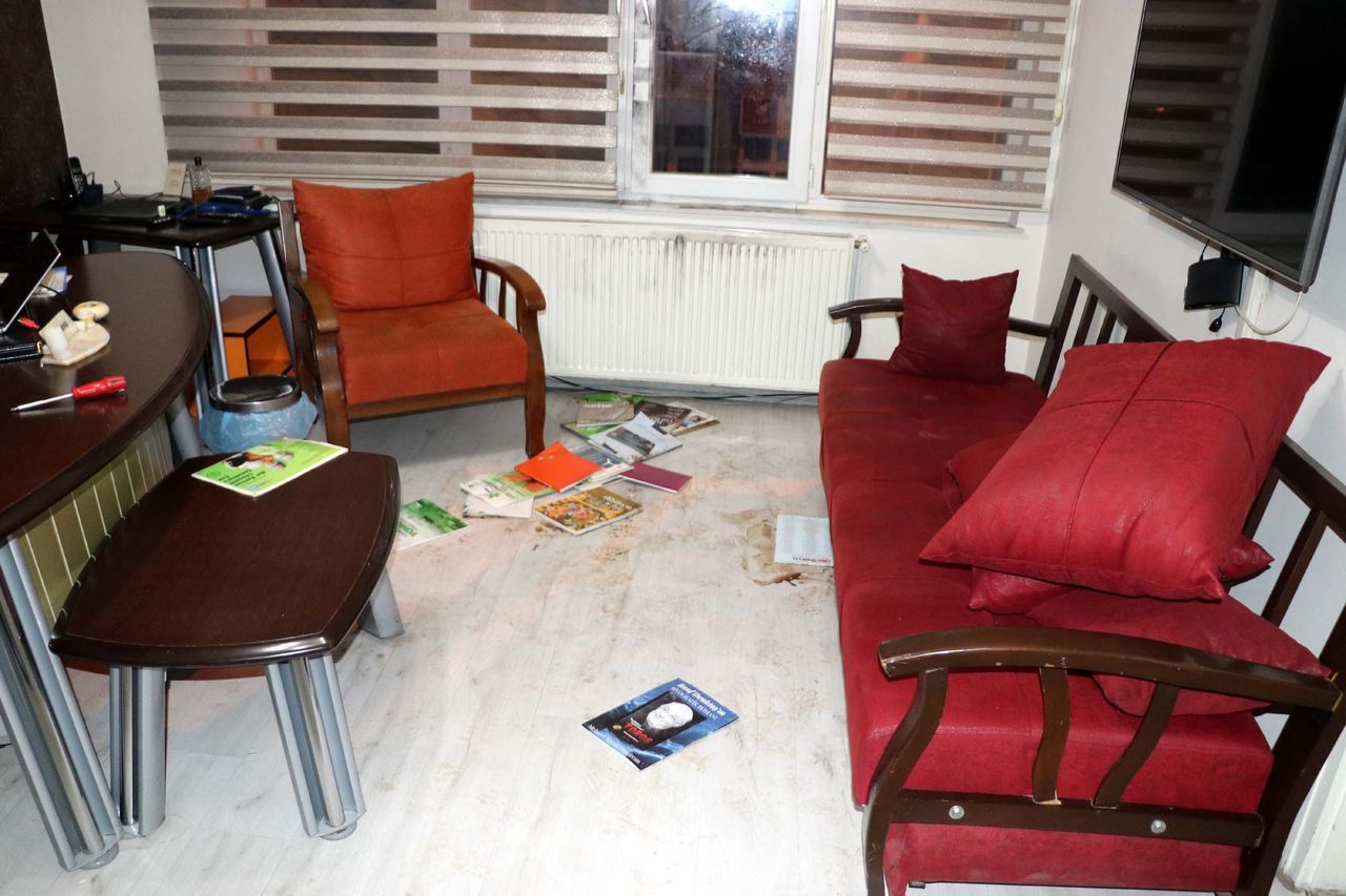 MHP'den istifa eden iş insanı Sedat Kılınç stüdyoda saldırıya uğradı 1