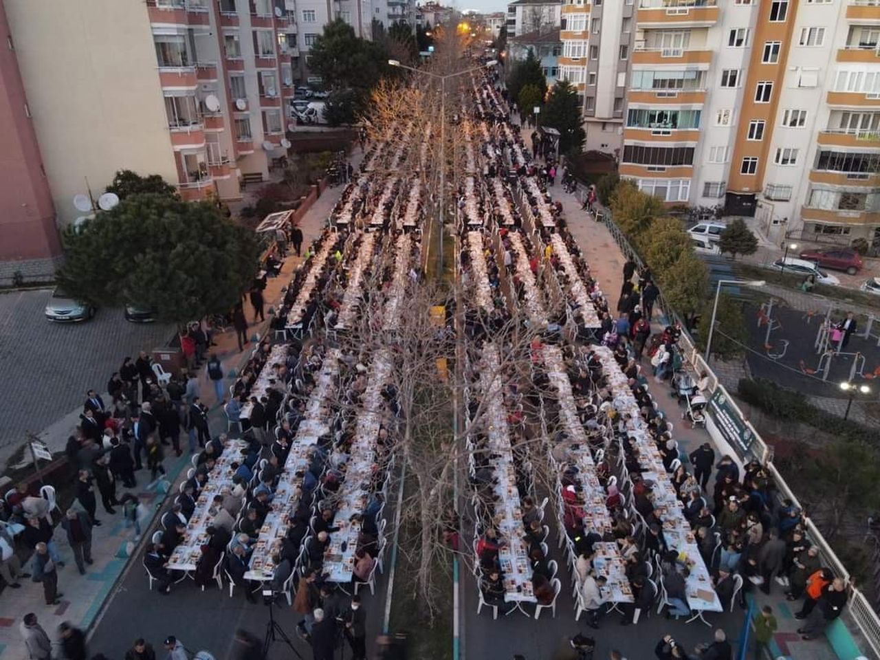 Tekirdağ'da 5 bin kişi aynı iftar sofrasında buluştu 1