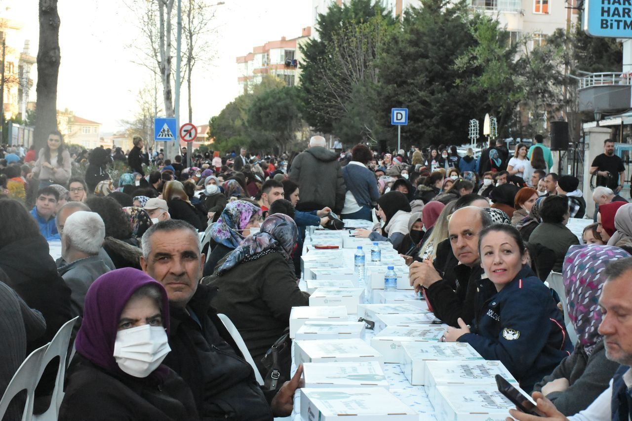 Tekirdağ'da 5 bin kişi aynı iftar sofrasında buluştu 7