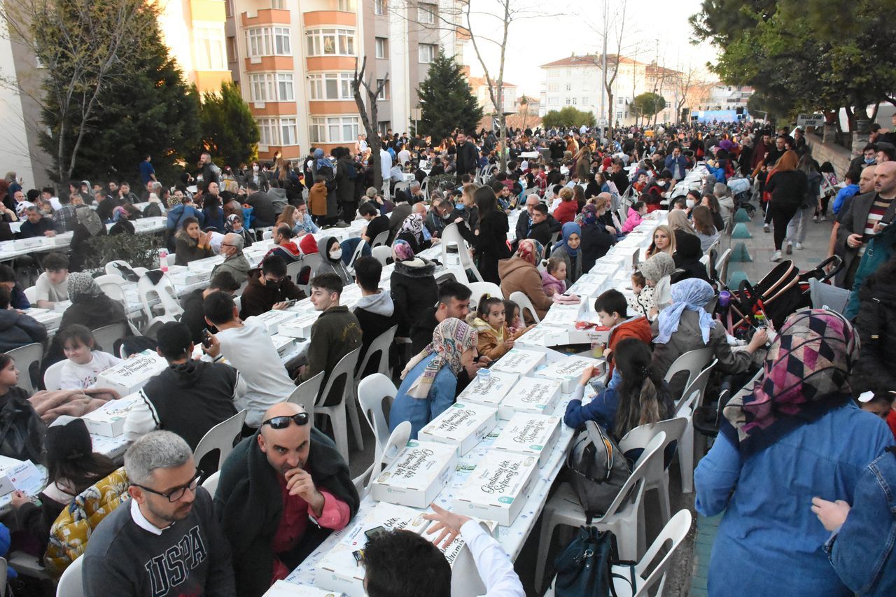Tekirdağ'da 5 bin kişi aynı iftar sofrasında buluştu 9