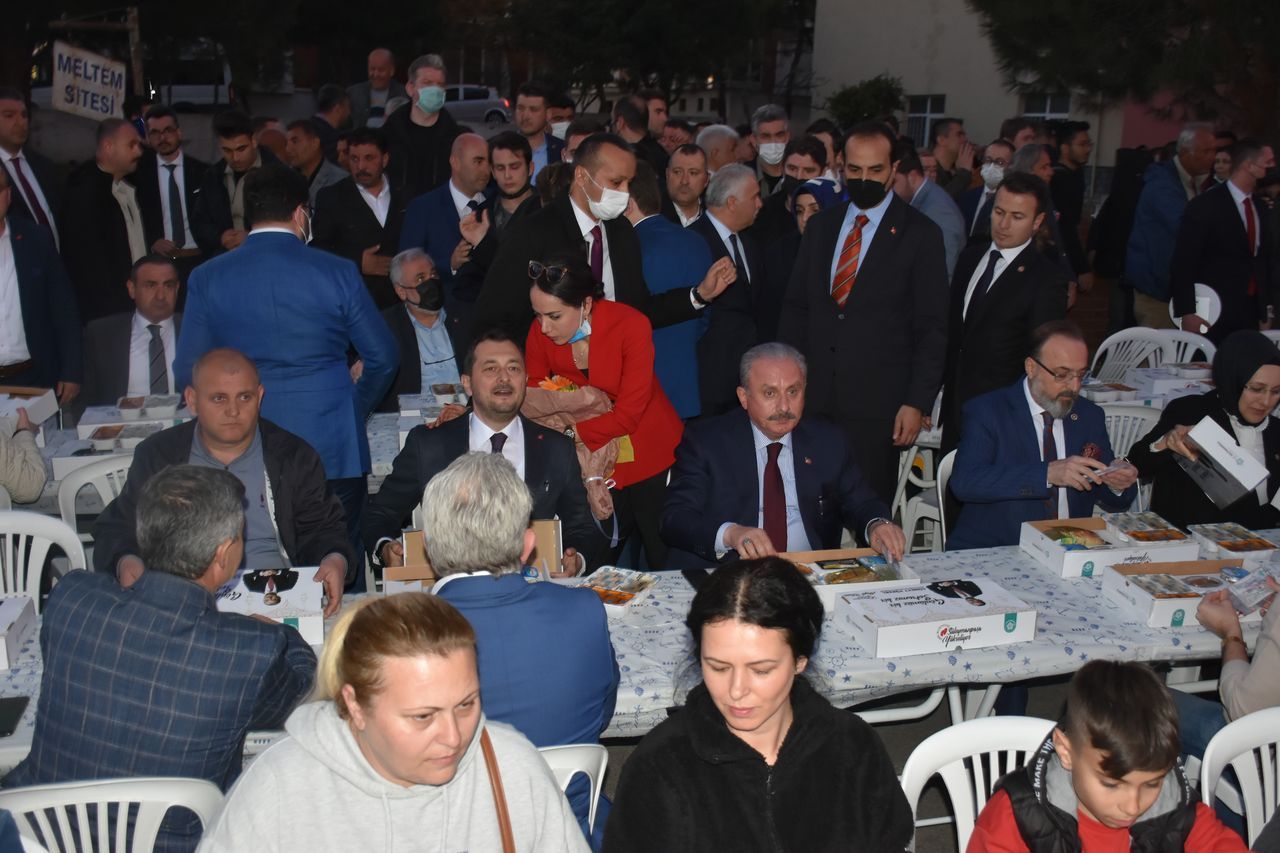 Tekirdağ'da 5 bin kişi aynı iftar sofrasında buluştu 11