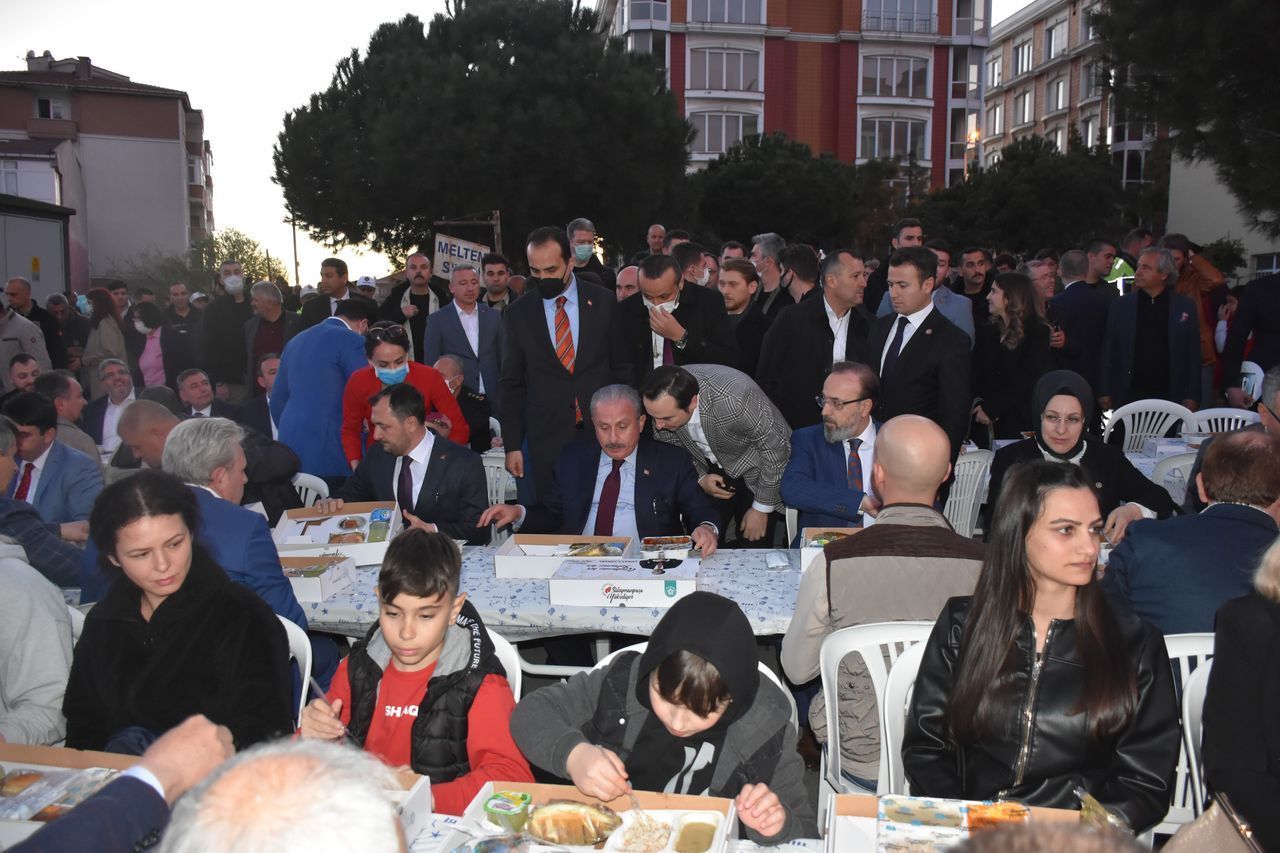 Tekirdağ'da 5 bin kişi aynı iftar sofrasında buluştu 12