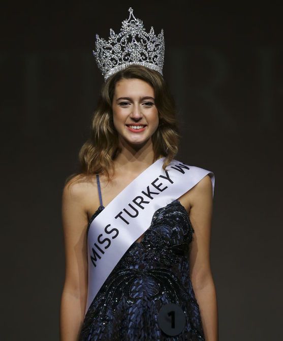 Bir dönem Acun Ilıcalı ile aşk yaşadığı iddia edilen genç model Itır Esen estetik harikası çıktı 3