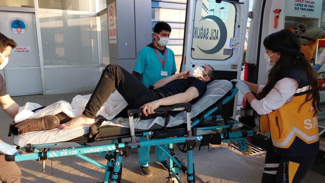 Silahlı saldırıda yaralandı, çöp konteynerinin arkasına sığındı 2