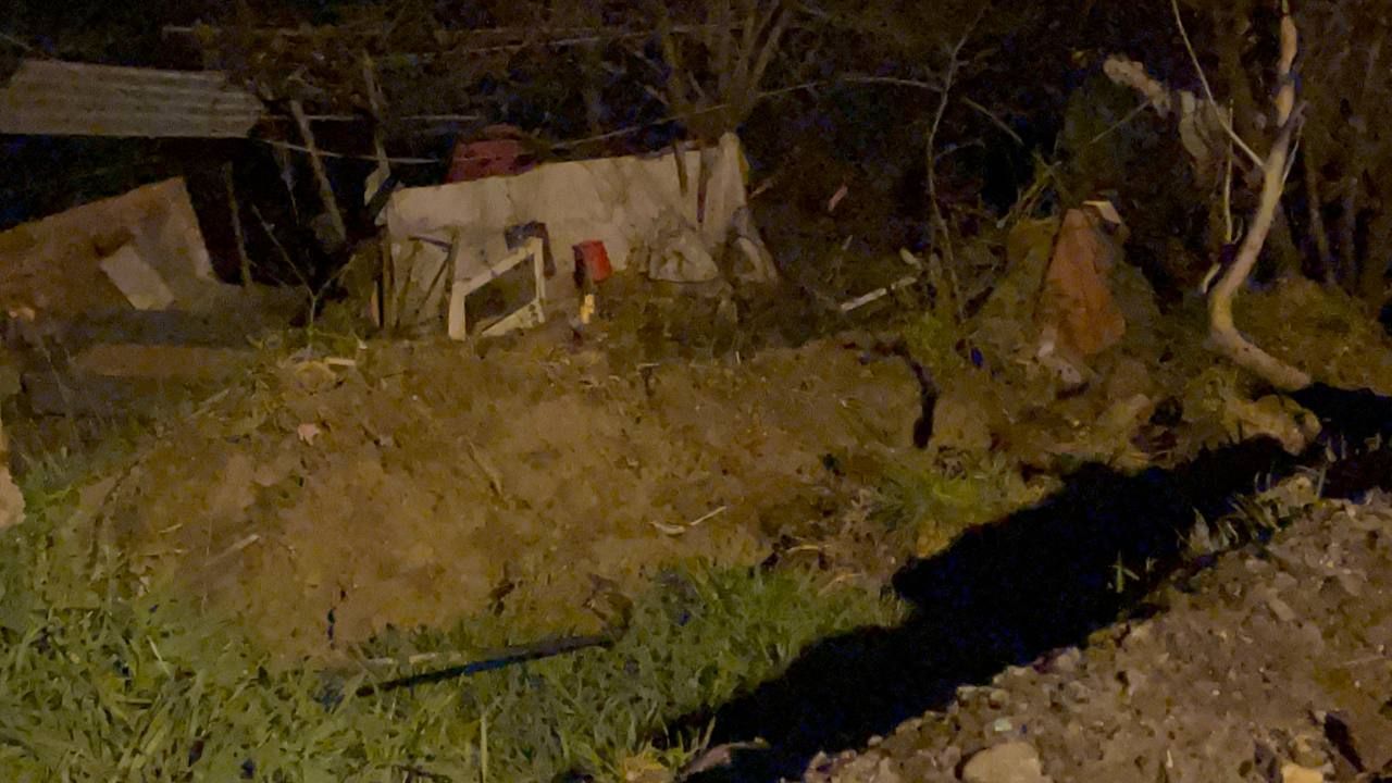 Yağışlar nedeniyle istinat duvarı çöktü: 1 ev tahliye edildi 8