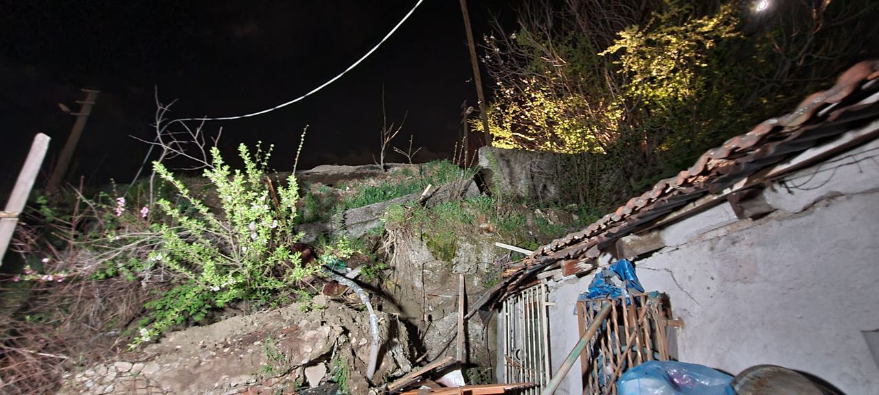 Yağışlar nedeniyle istinat duvarı çöktü: 1 ev tahliye edildi 3