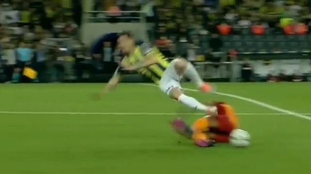 Mert Hakan Yandaş'ın derbideki düşüş şovu tepki çekti! 2