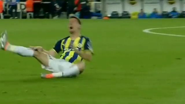Mert Hakan Yandaş'ın derbideki düşüş şovu tepki çekti! 7