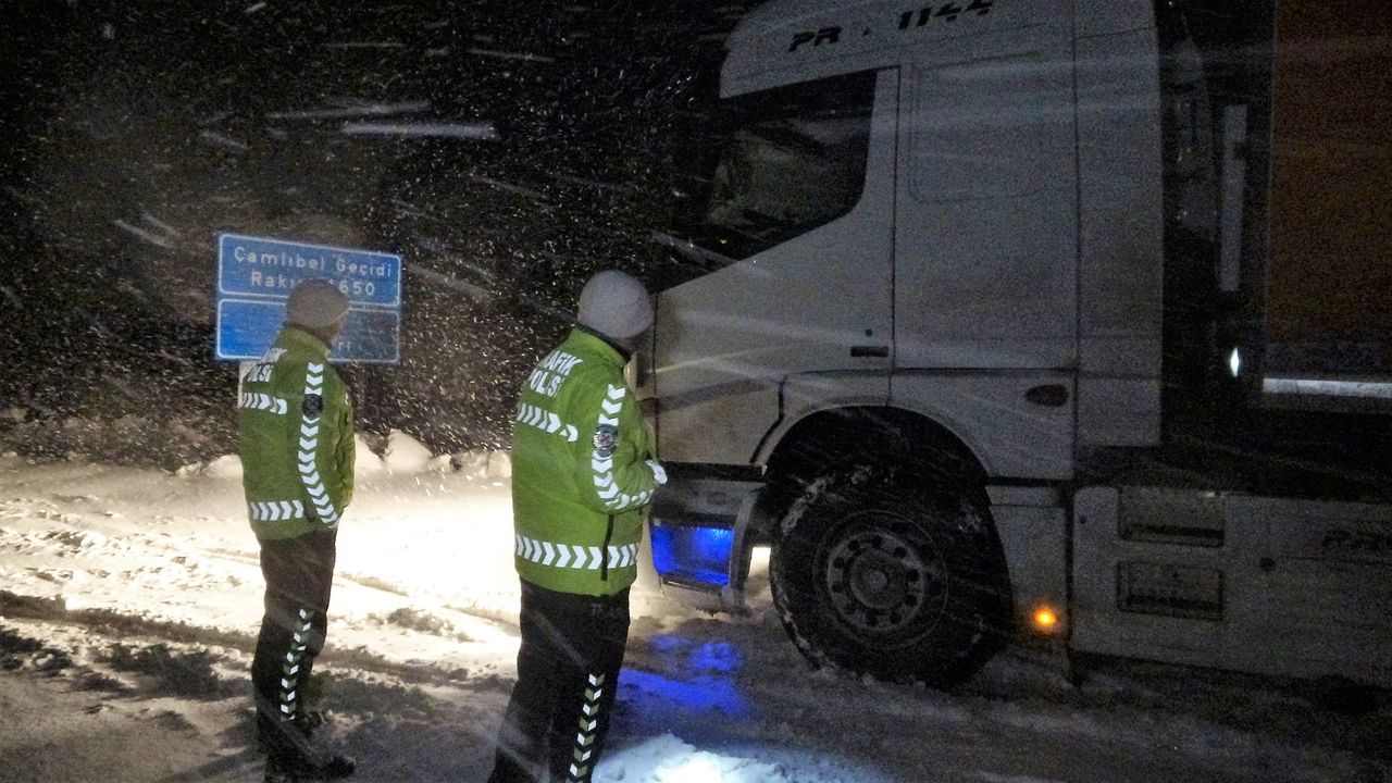 Nisan ayında birçok il kar yağışına teslim oldu 10