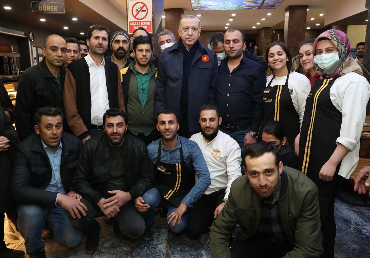 Cumhurbaşkanı Erdoğan sınırda askerlerle iftar yaptı 15