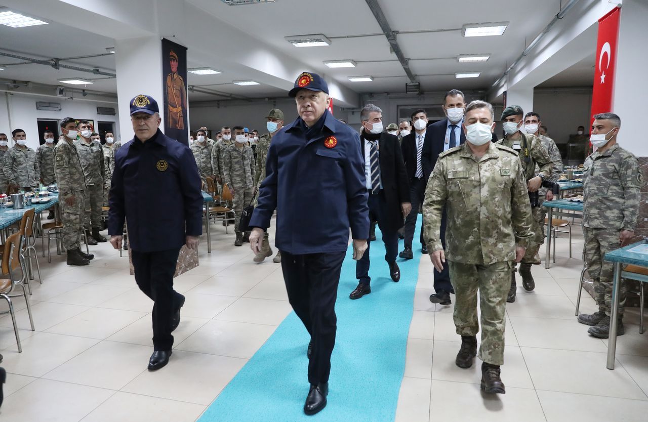 Cumhurbaşkanı Erdoğan sınırda askerlerle iftar yaptı 1