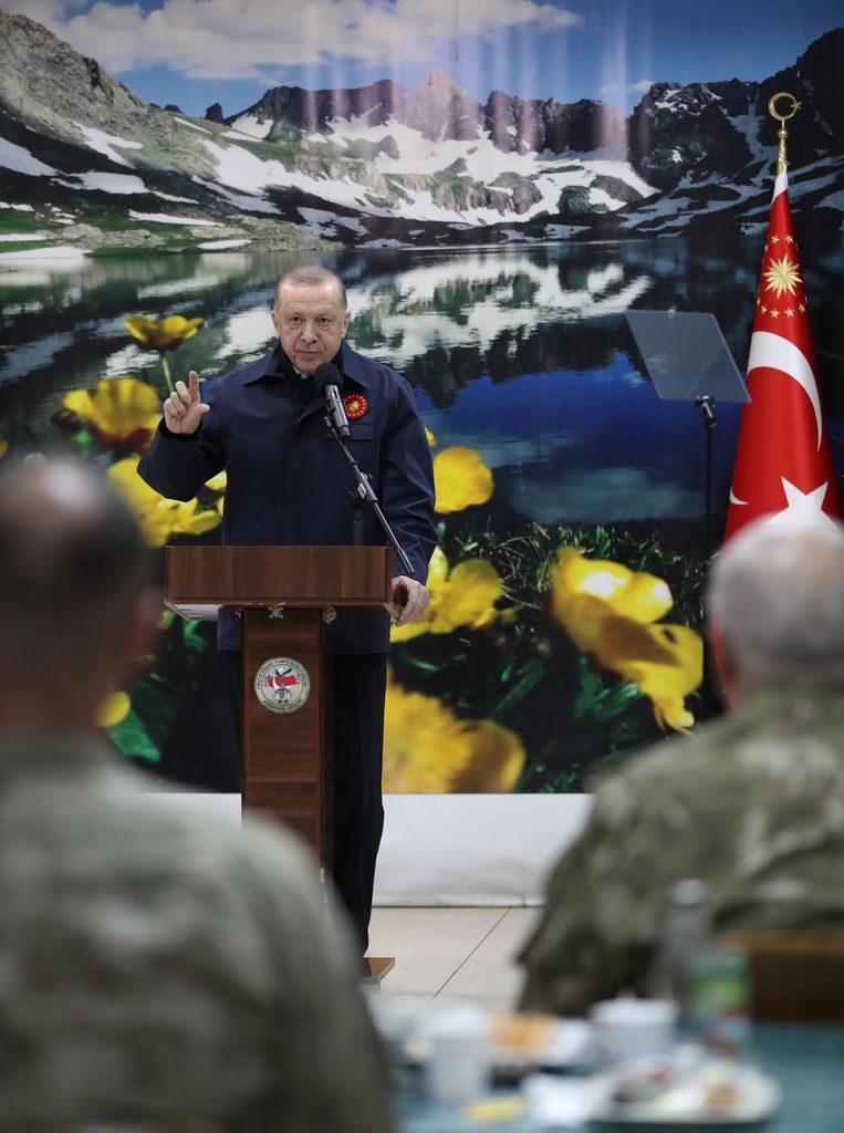 Cumhurbaşkanı Erdoğan sınırda askerlerle iftar yaptı 11