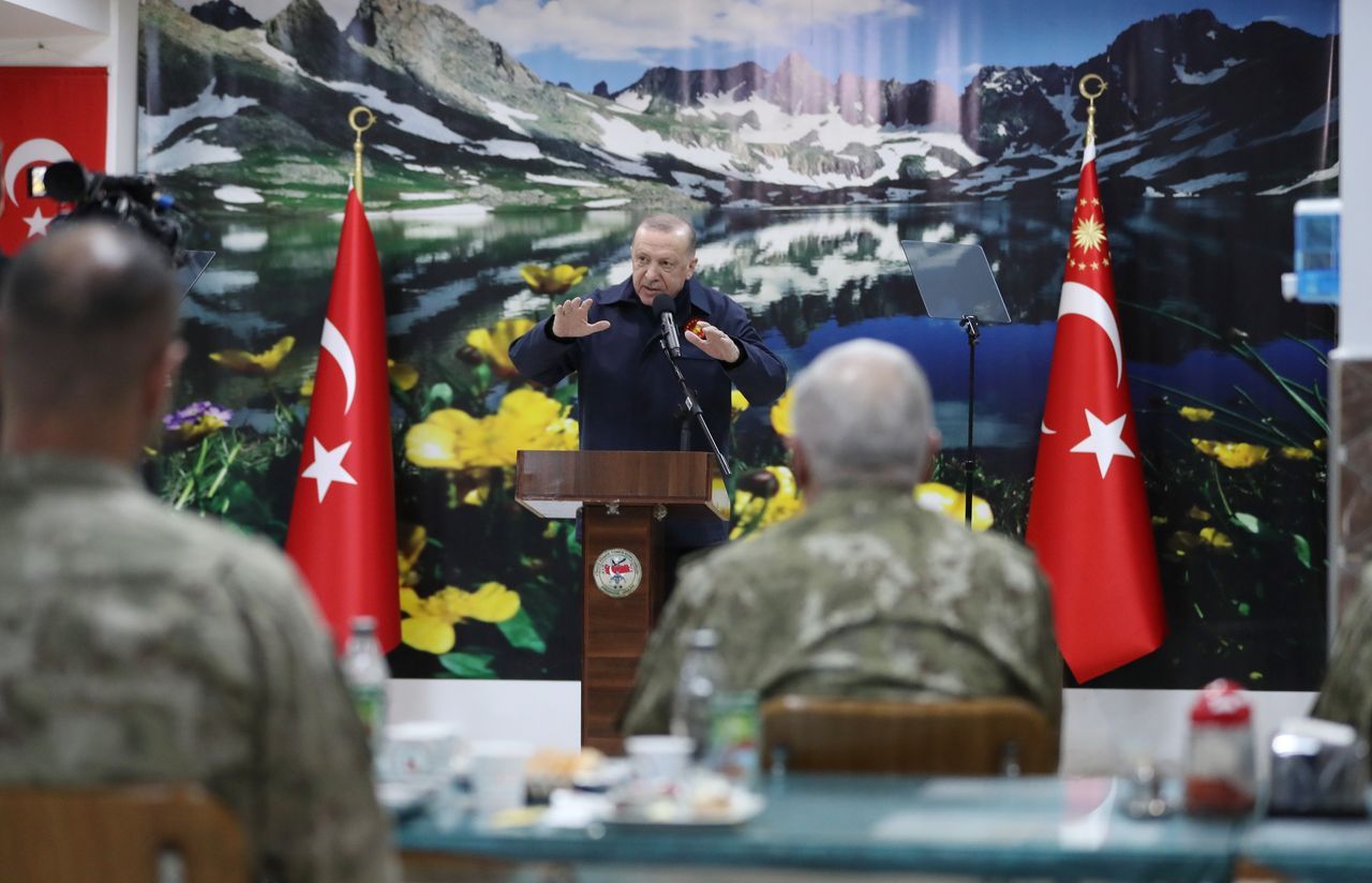 Cumhurbaşkanı Erdoğan sınırda askerlerle iftar yaptı 12