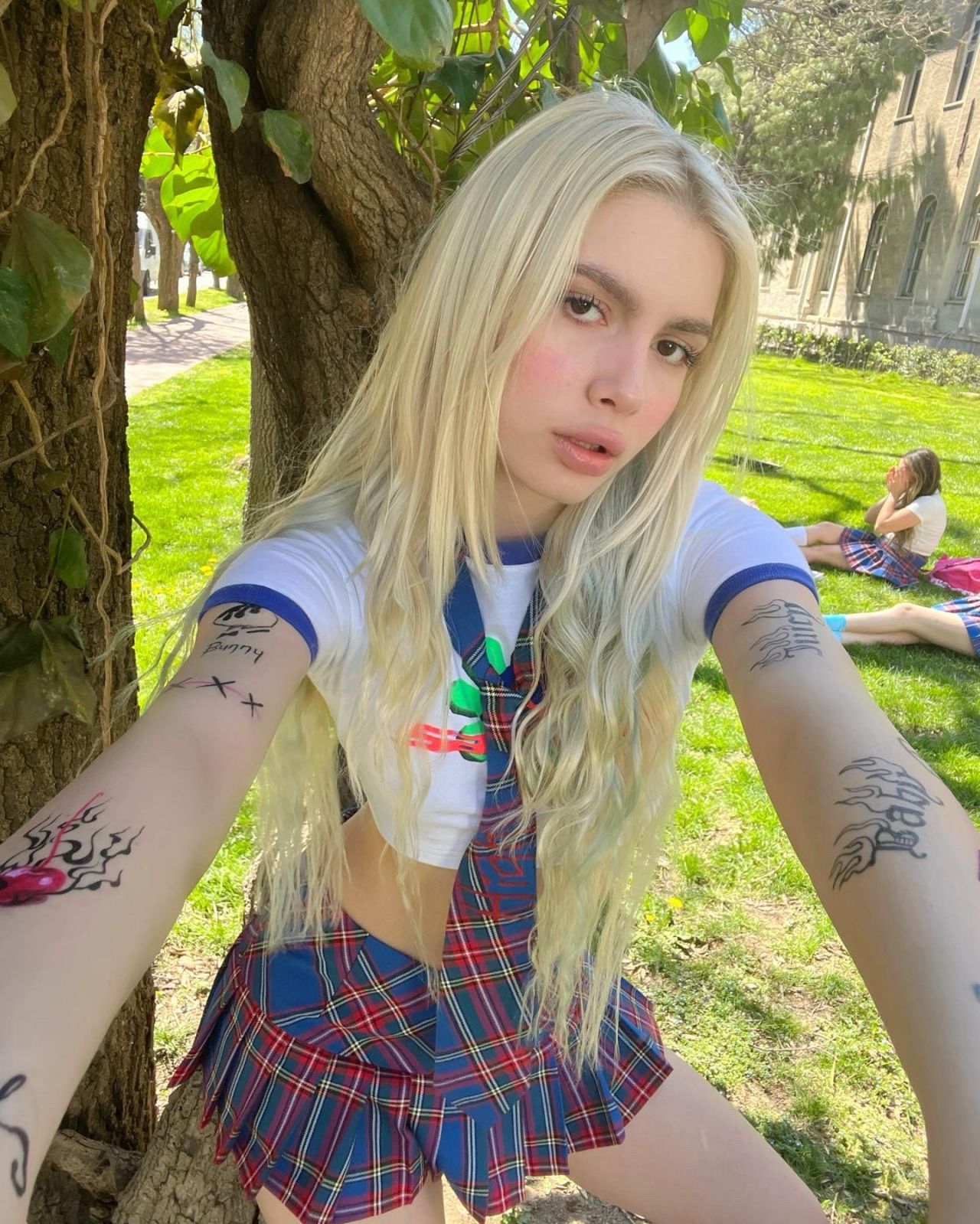 Aleyna Tilki Take It Or Leave It Klibinde Eteğini Çıkarıp Kırmızı İç Çamaşırıyla Dans Etti! 23