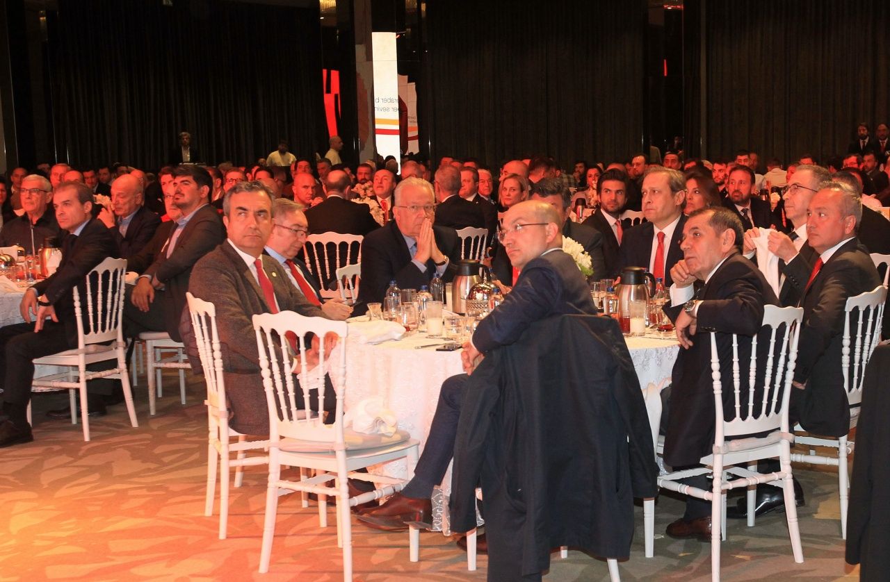 Galatasaray iftarında gündem teknik direktör... Metin Öztürk: "Ya Nuri Şahin ya da Okan Buruk" 1