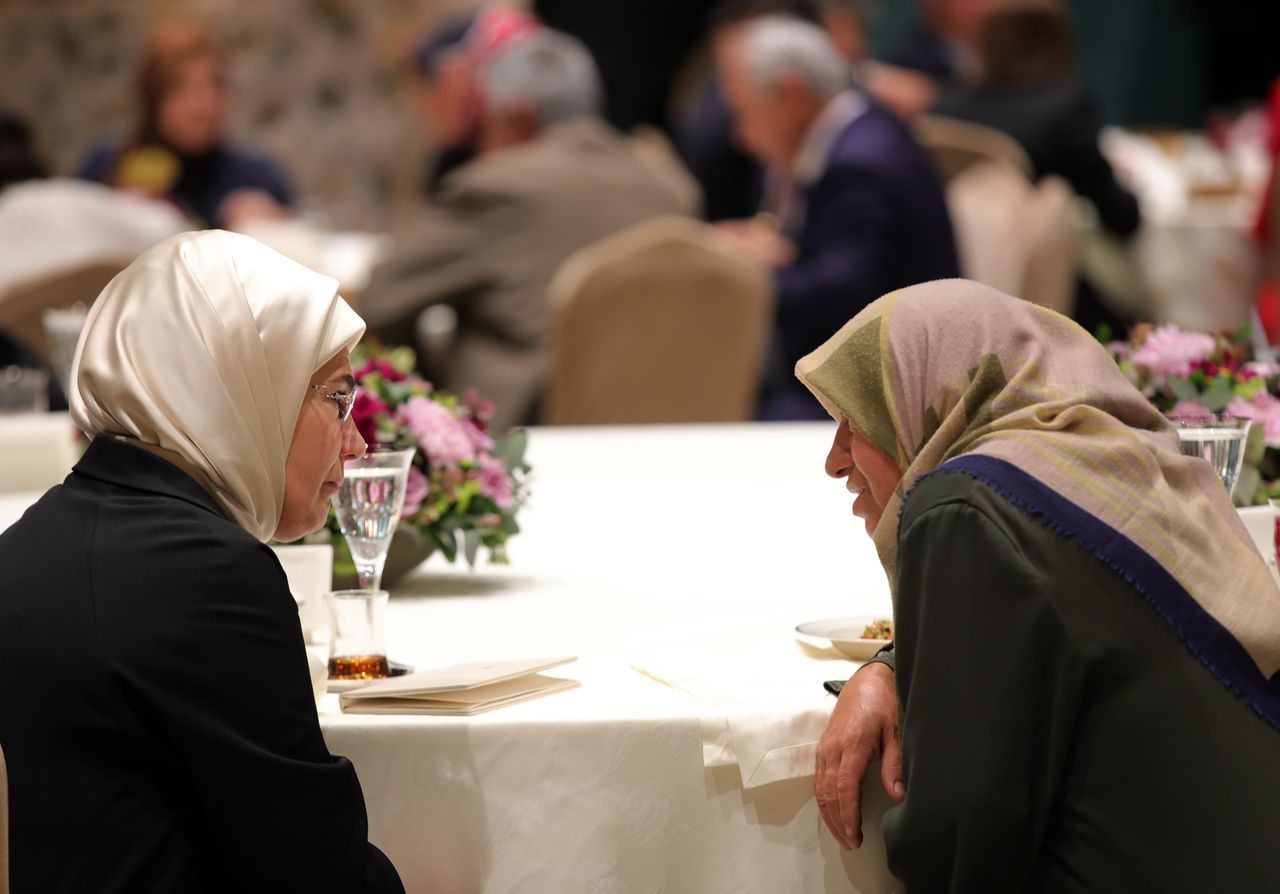 Emine Erdoğan, şiddet mağduru kadınların yakınlarını tek tek dinledi 1