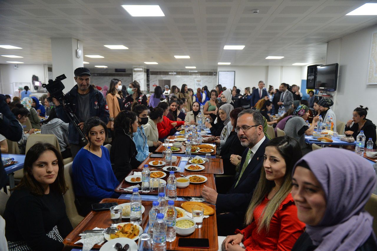Gençlik ve Spor Bakanı Kasapoğlu, Tunceli ve Elazığ'da gençlerle buluştu 4