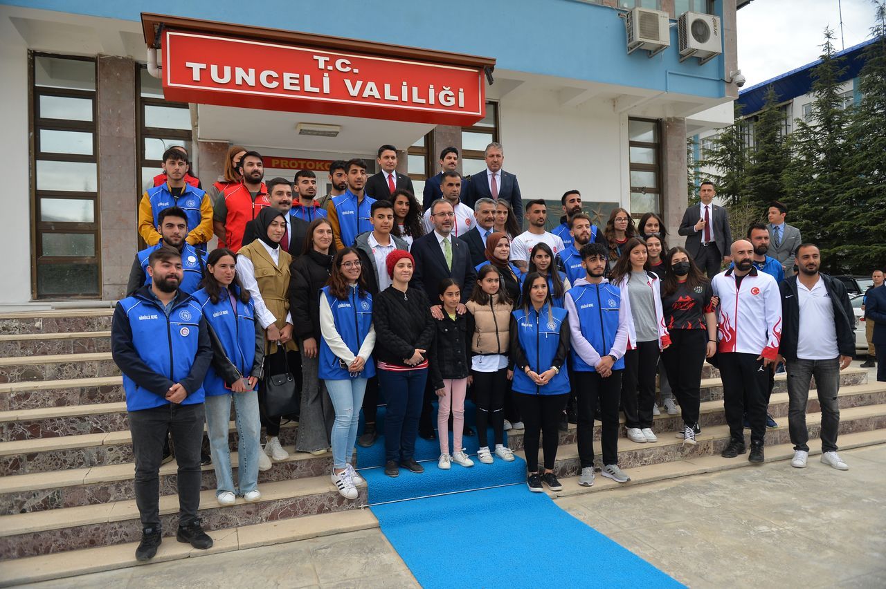 Gençlik ve Spor Bakanı Kasapoğlu, Tunceli ve Elazığ'da gençlerle buluştu 7