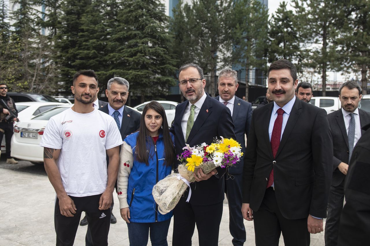Gençlik ve Spor Bakanı Kasapoğlu, Tunceli ve Elazığ'da gençlerle buluştu 9