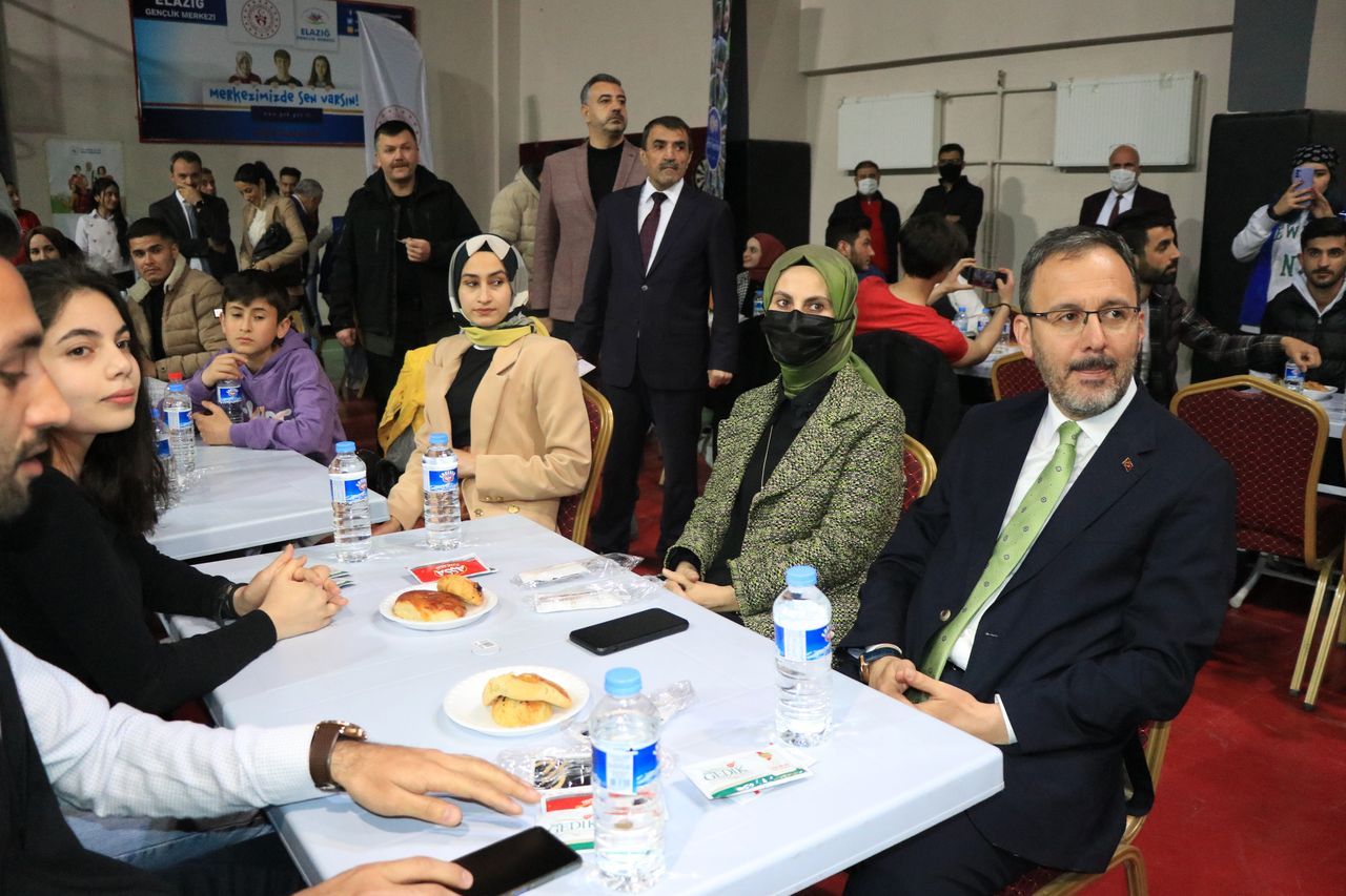 Gençlik ve Spor Bakanı Kasapoğlu, Tunceli ve Elazığ'da gençlerle buluştu 16