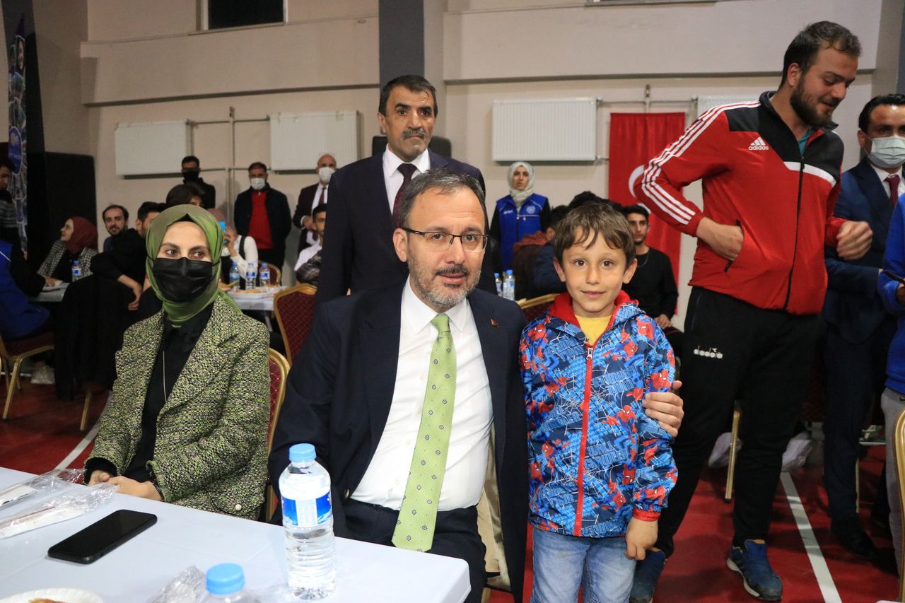 Gençlik ve Spor Bakanı Kasapoğlu, Tunceli ve Elazığ'da gençlerle buluştu 17