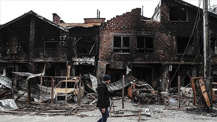 Savaşa karşı çaresizliği gözler önüne seren kare: Saldırılardan korunmak için bahçeye 'çocuklar var' yazdılar... 1