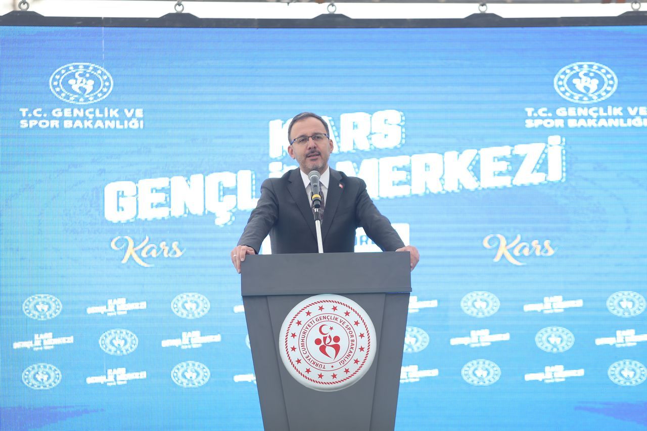 Bakan Kasapoğlu, Kars'ta öğrencilerle iftar yaptı 1
