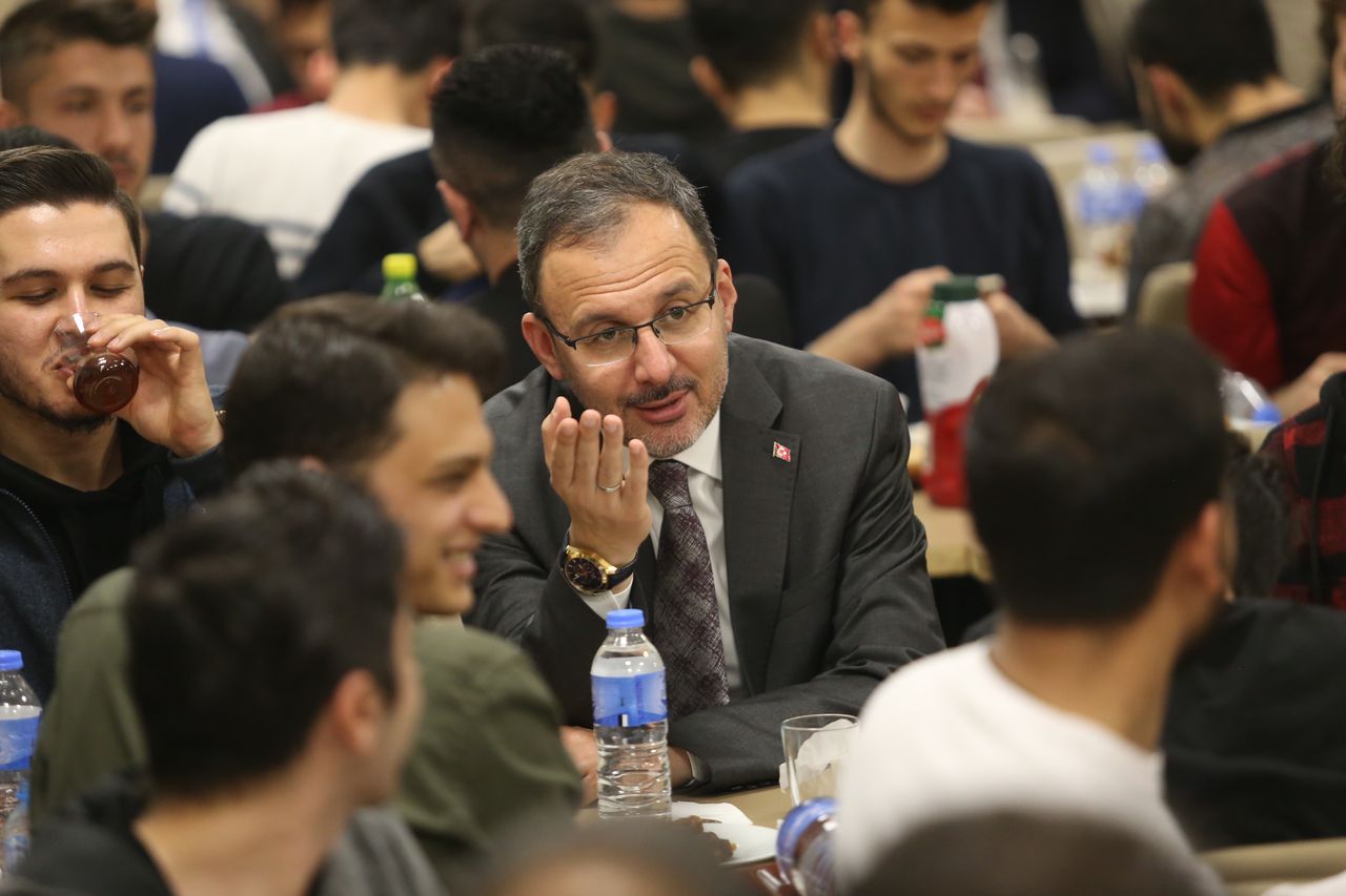 Bakan Kasapoğlu, Kars'ta öğrencilerle iftar yaptı 16