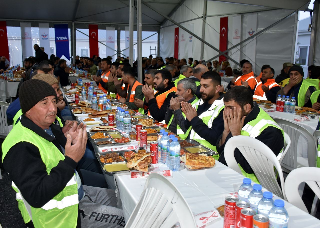 Bakan Karaismailoğlu: Demiryolu ağımızı 2053'de 28 bin 590 kilometreye hedefledik 7