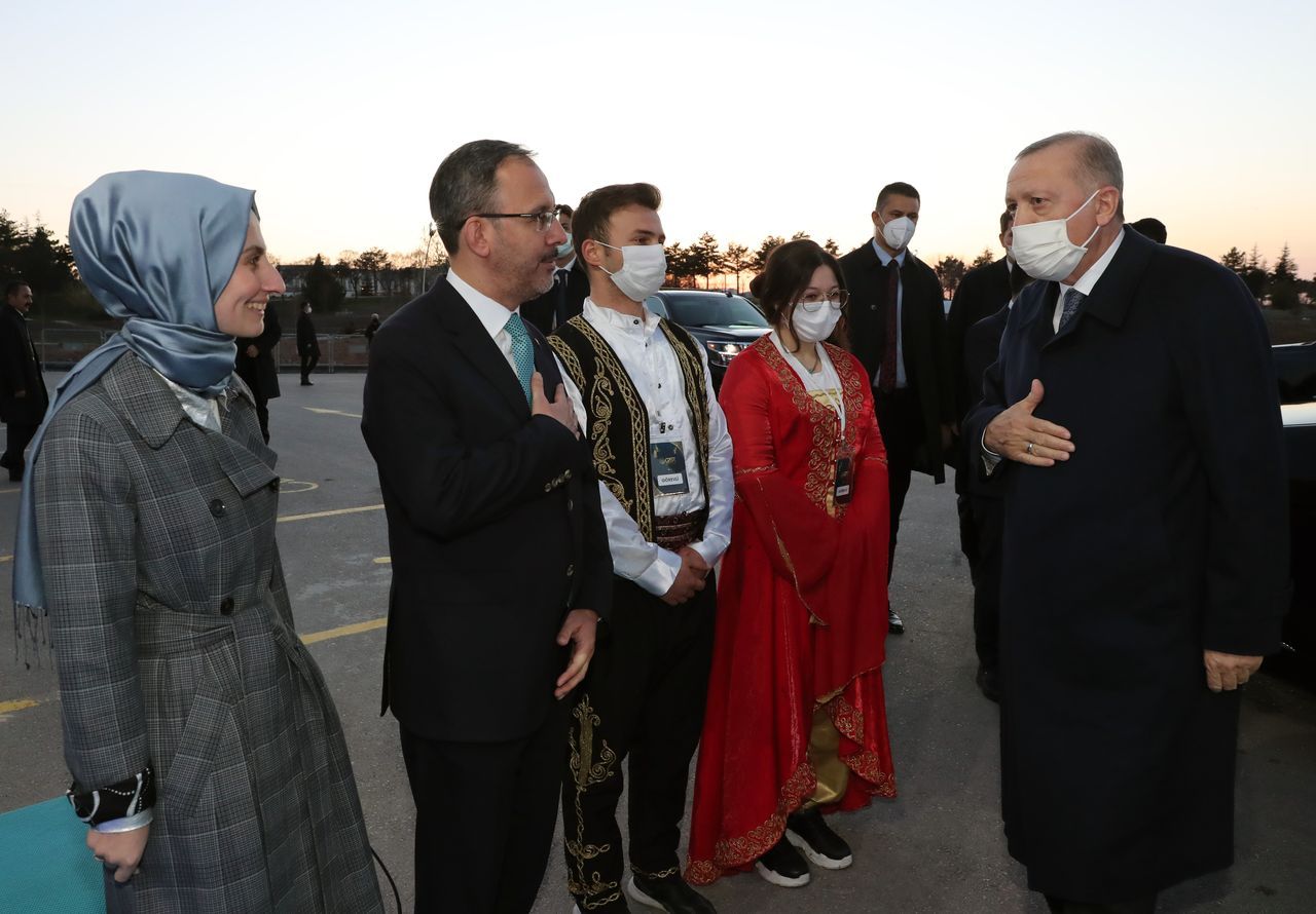 Cumhurbaşkanı Erdoğan, milli sporcularla iftarda buluştu, tek tek sohbet etti 1