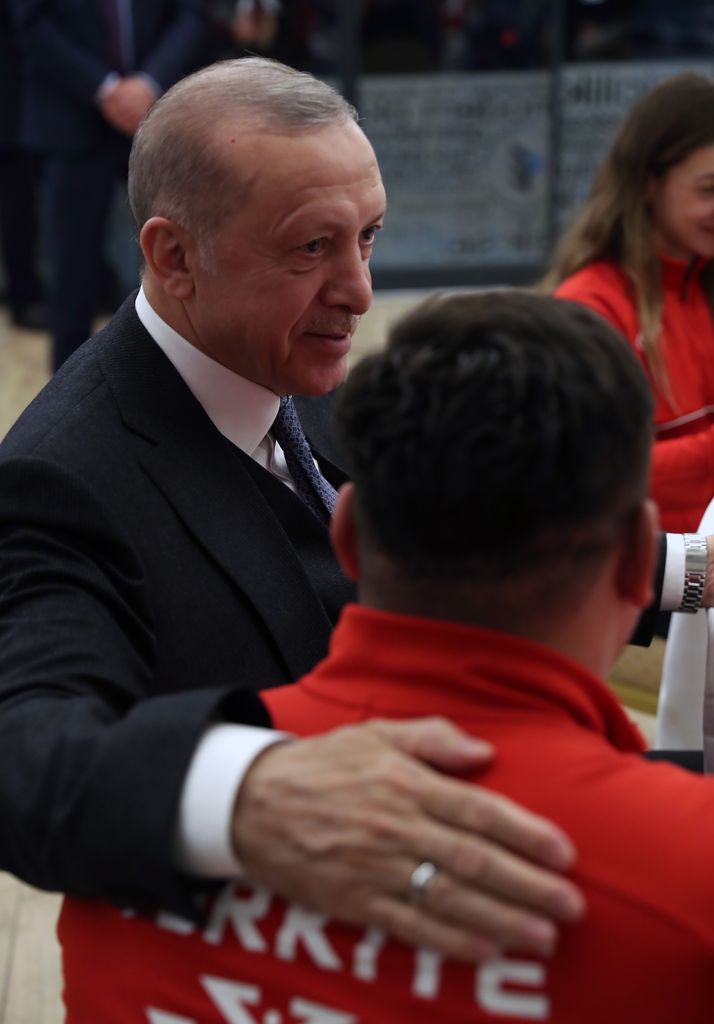 Cumhurbaşkanı Erdoğan, milli sporcularla iftarda buluştu, tek tek sohbet etti 3