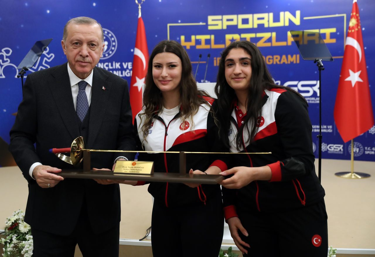 Cumhurbaşkanı Erdoğan, milli sporcularla iftarda buluştu, tek tek sohbet etti 4