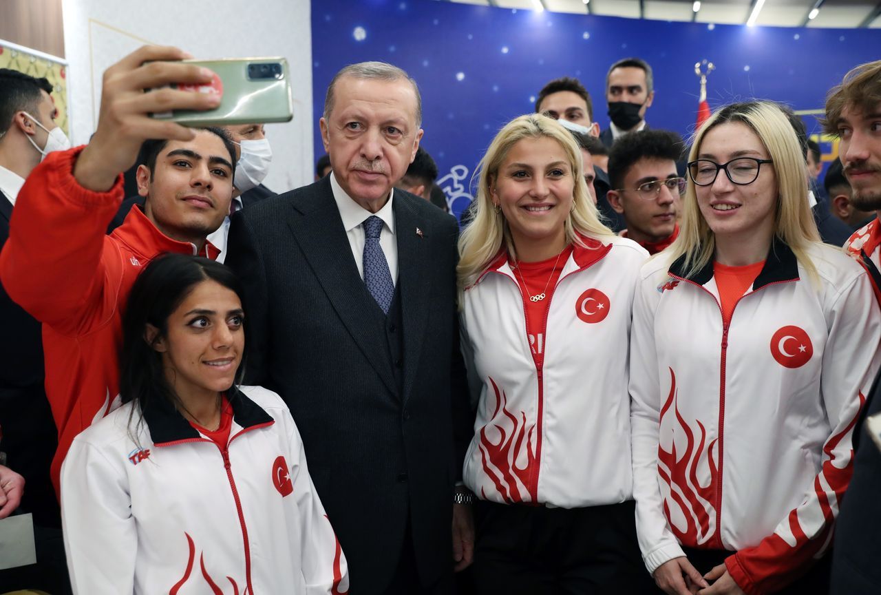 Cumhurbaşkanı Erdoğan, milli sporcularla iftarda buluştu, tek tek sohbet etti 10