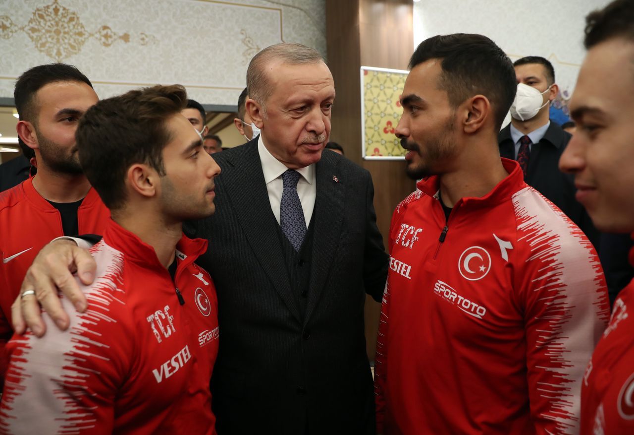 Cumhurbaşkanı Erdoğan, milli sporcularla iftarda buluştu, tek tek sohbet etti 11