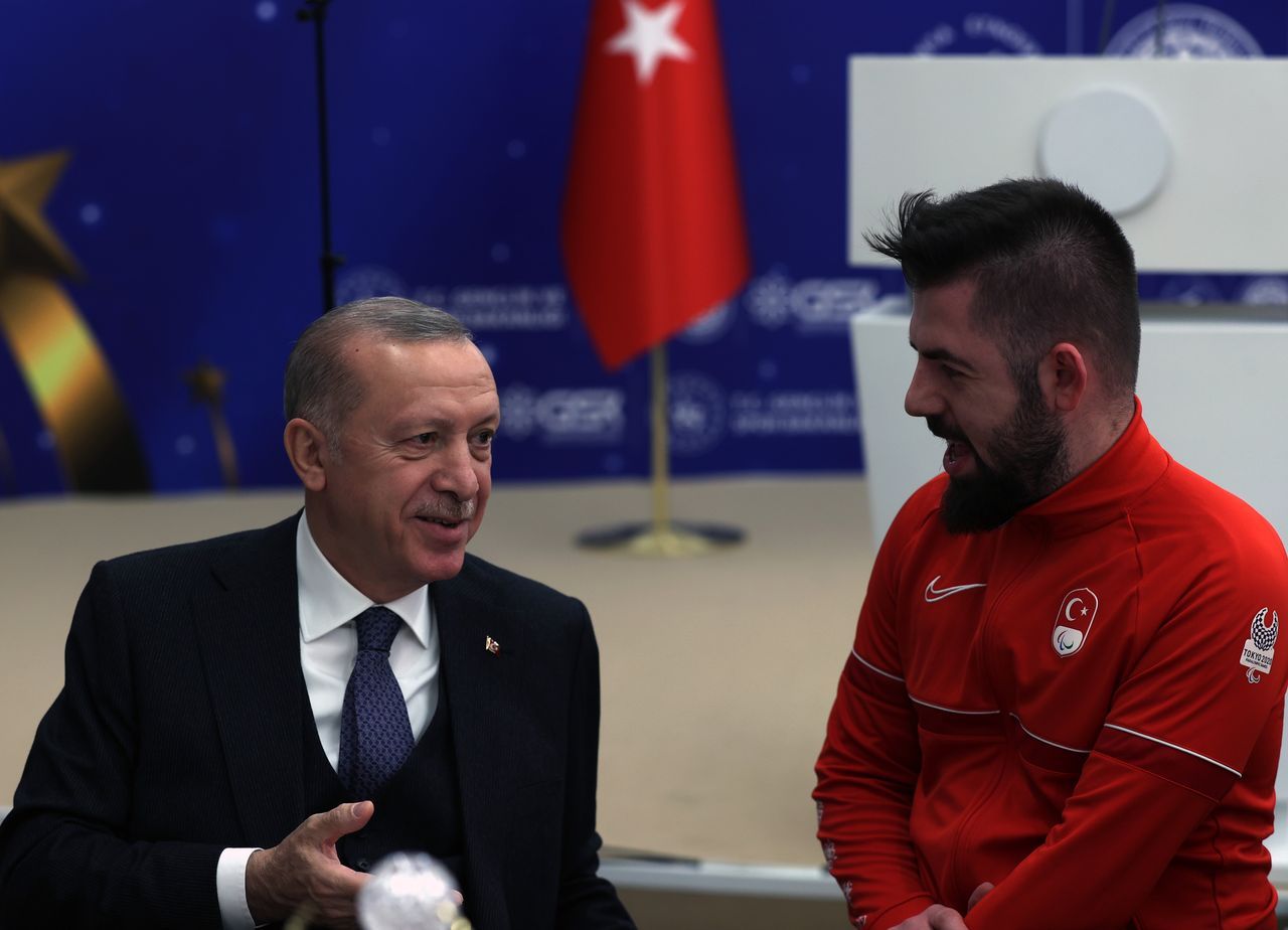 Cumhurbaşkanı Erdoğan, milli sporcularla iftarda buluştu, tek tek sohbet etti 13