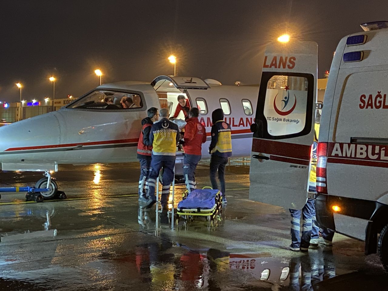 Bakanlık harekete geçti: Fas ve Mısır'daki iki Türk hasta tedavileri için ambulans uçakla Türkiye'ye getirildi! 1